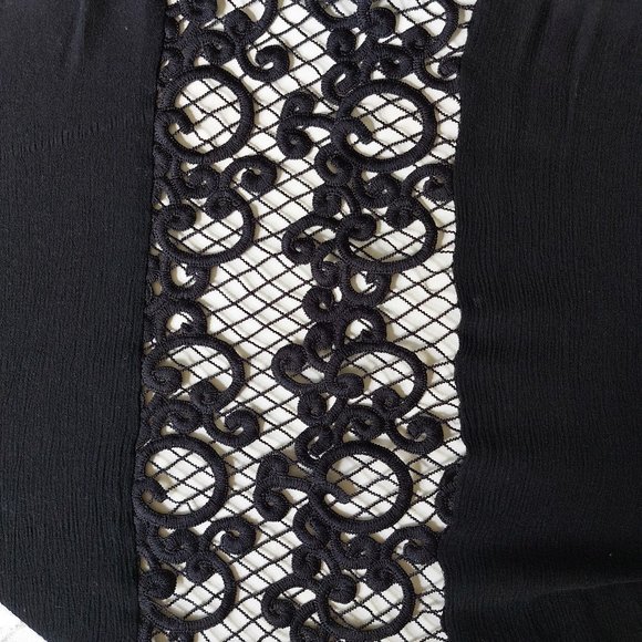 Black lacy shawl - Picture 4 of 9